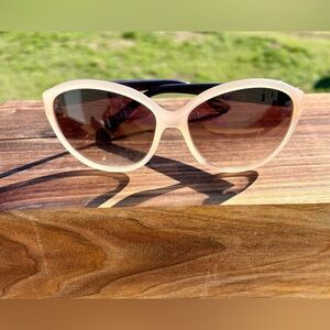 ✨ Salvatore Ferragamo SF717S Sunglasses ✨